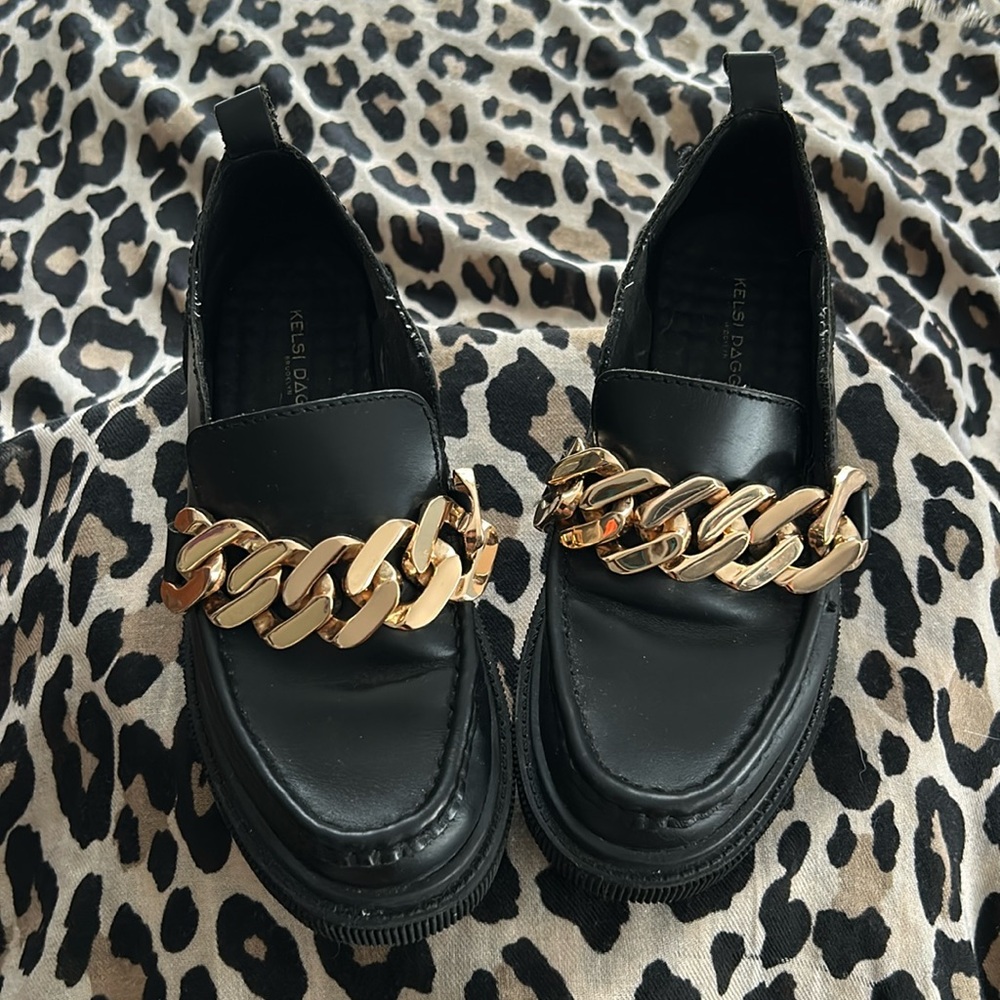 KELSI DAGGER - Black Leather Chunky Loafers with Gold Chain - Size 6